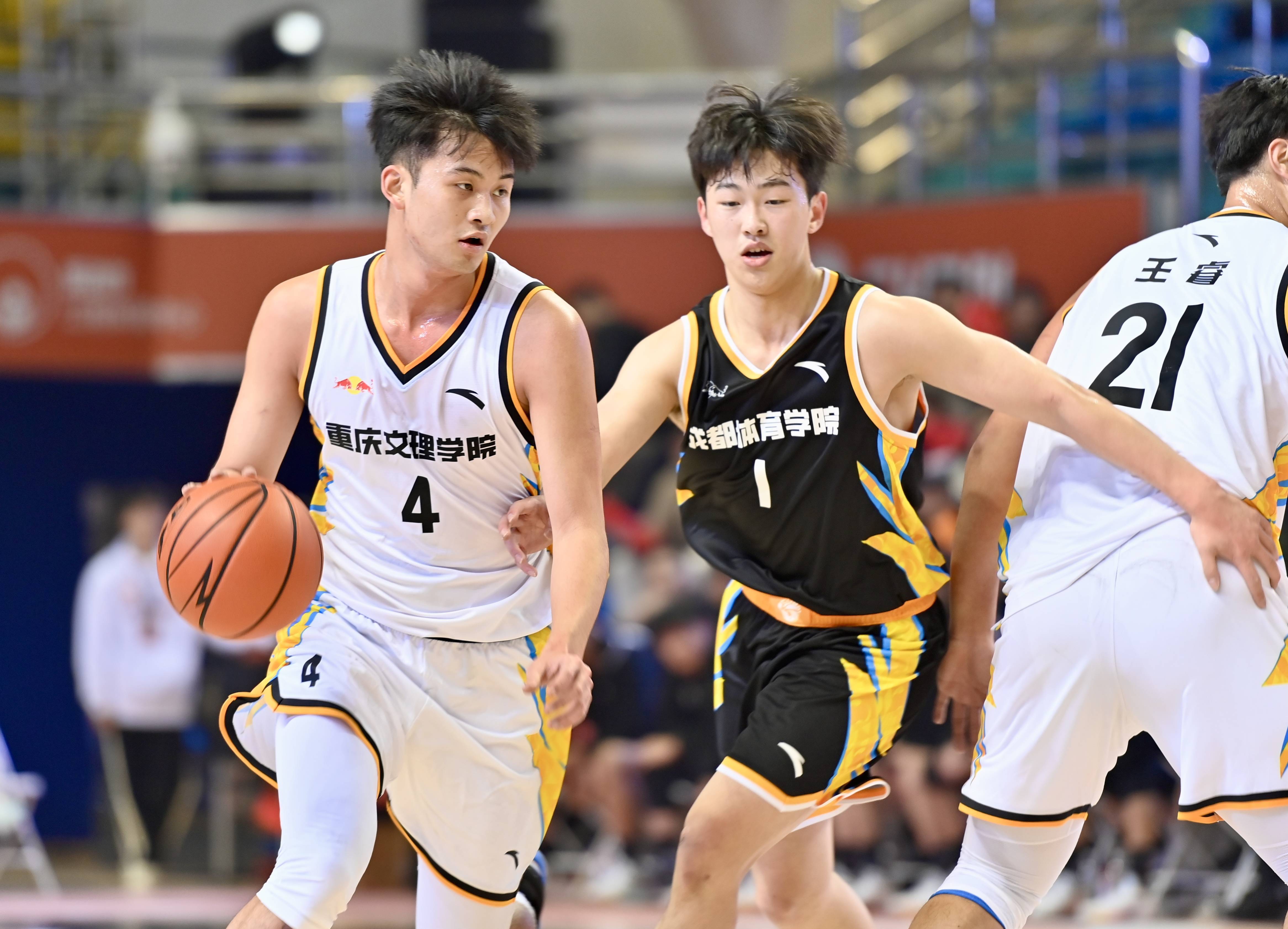 包含中国篮球联赛观众人数持续上涨，体现全民体育热情的词条