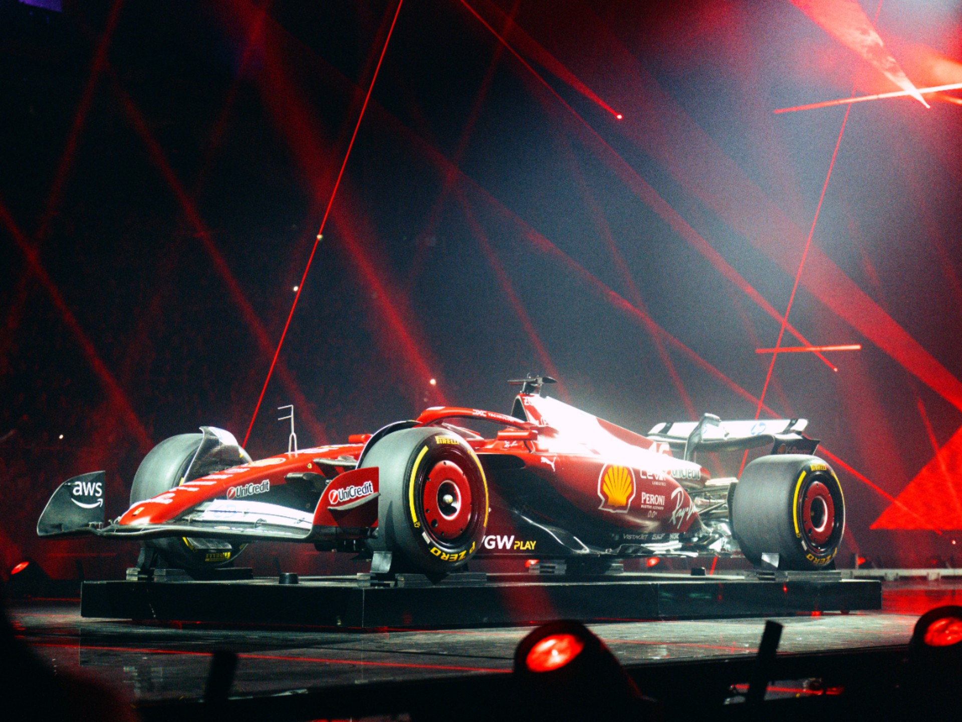 九游体育在线-车迷热情：全球F1直播风潮的简单介绍