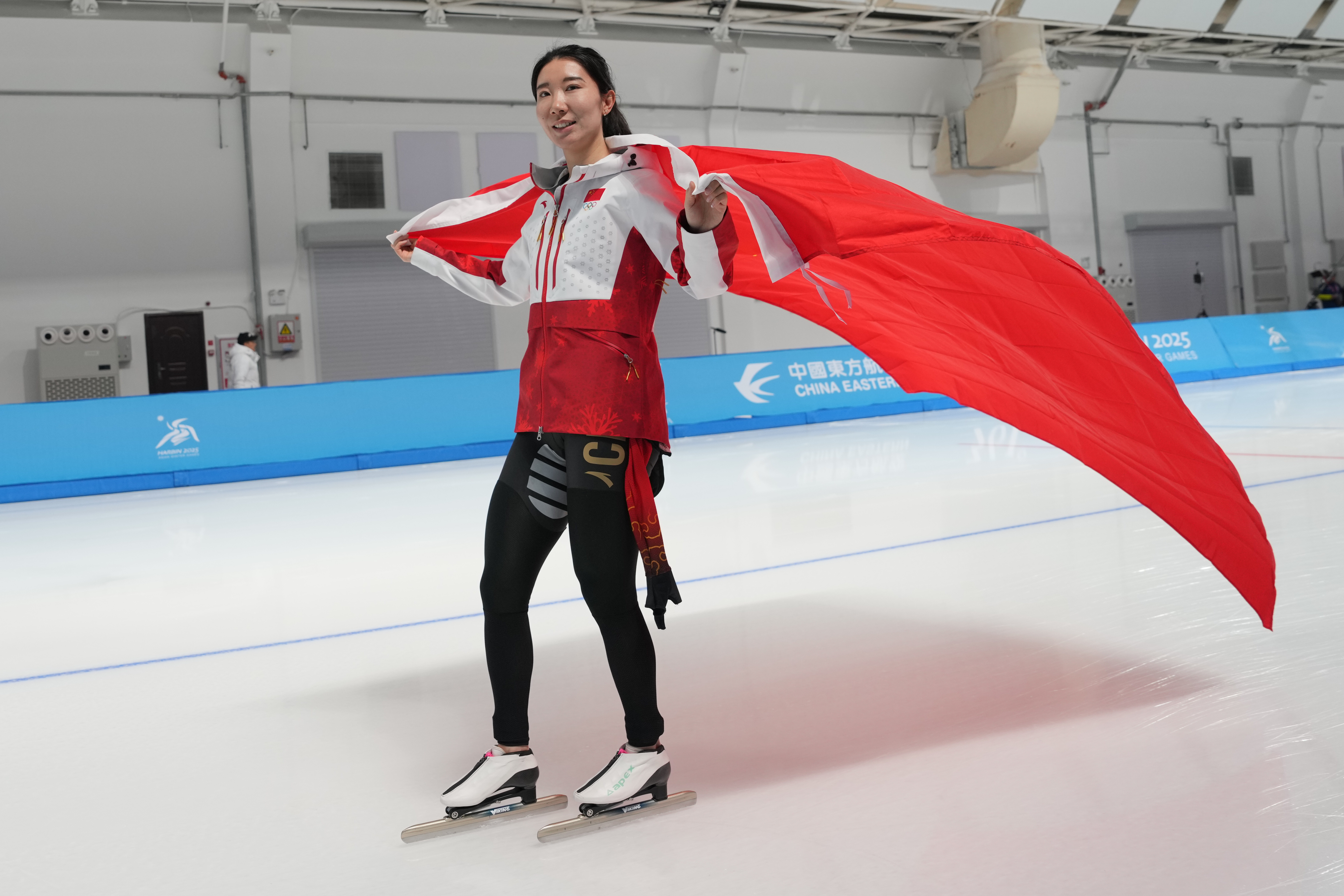 包含历史性时刻：首次在湿滑赛道中夺冠的词条