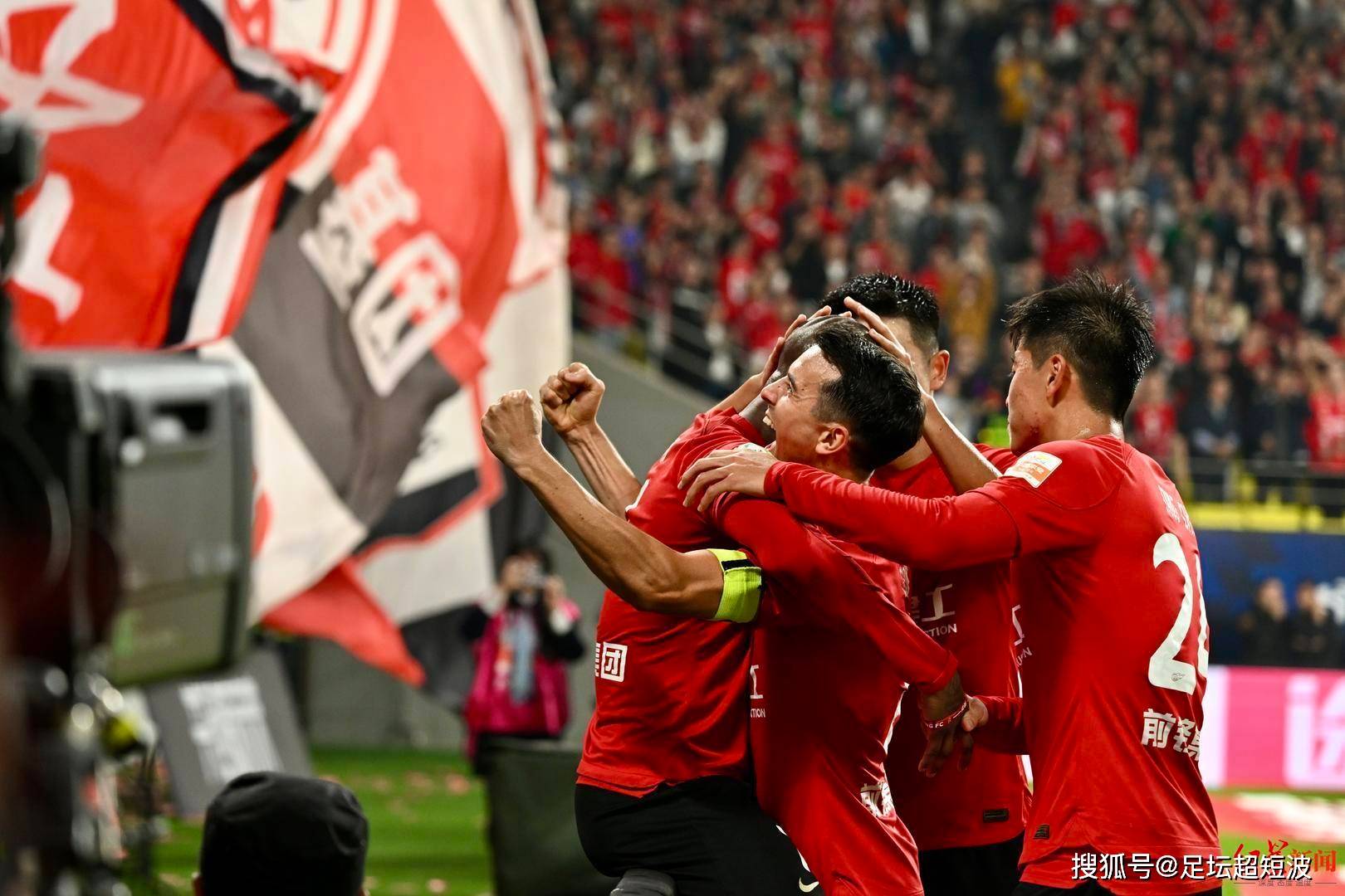 九游娱乐-中国足球外援引入新政策，促进联赛国际化