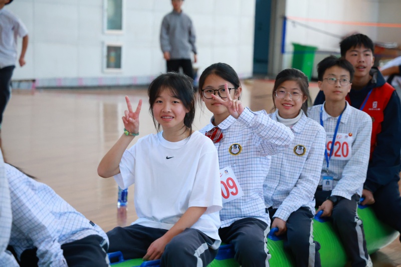 九游娱乐网站-赛场偶遇：运动员趣味互动瞬间的简单介绍