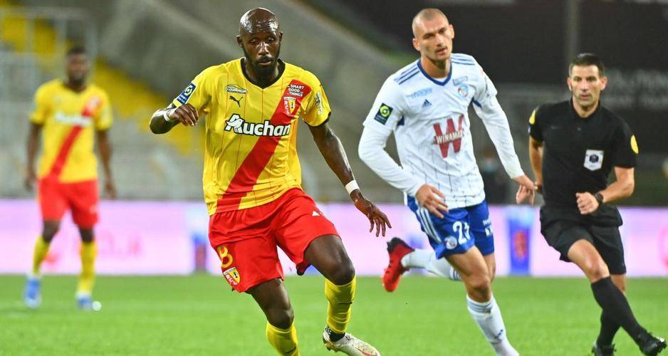 关于法甲豪门激战，精彩进球和战术调整百出的信息