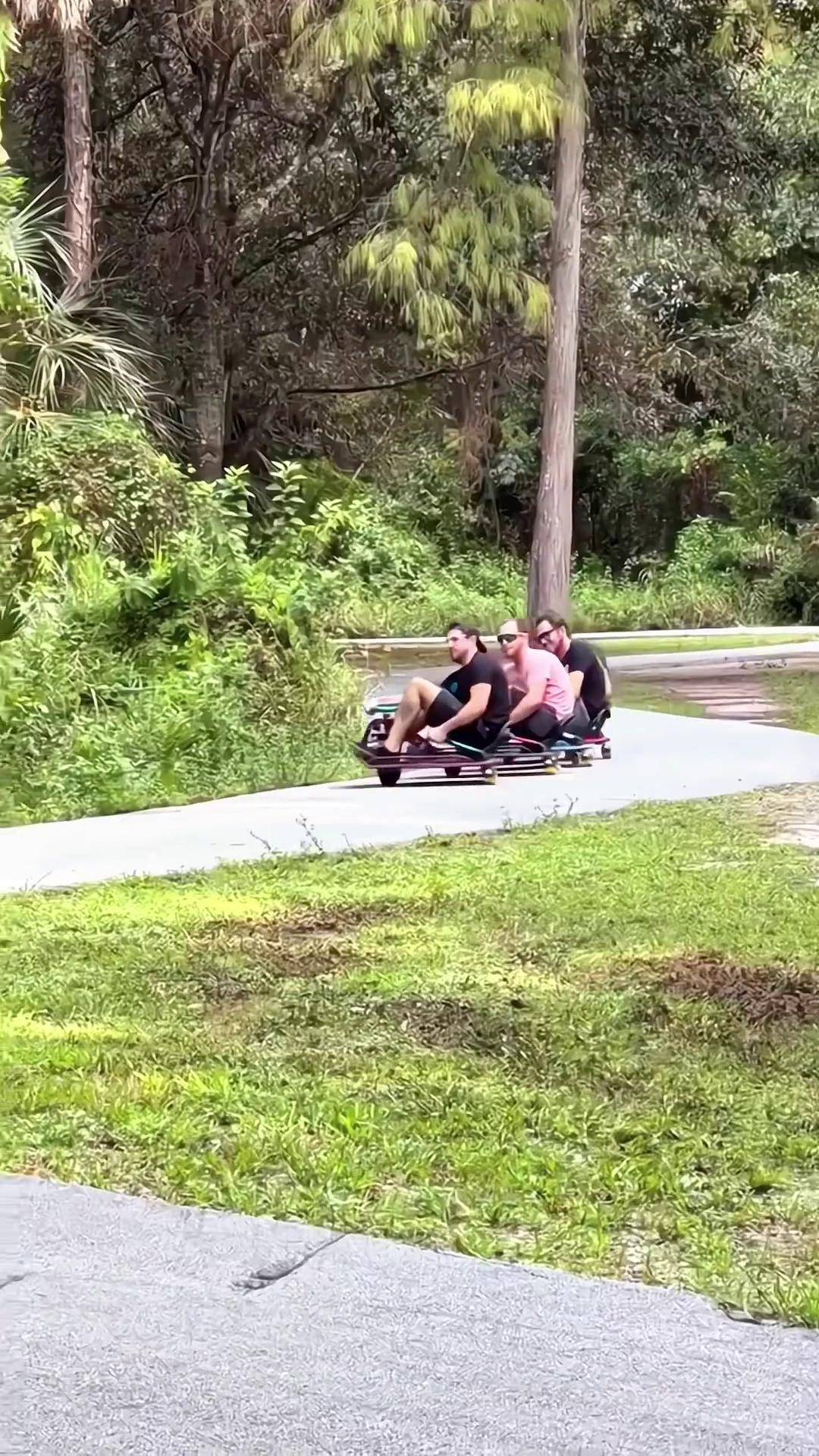 包含水上漂移赛，极限运动的速度狂欢的词条