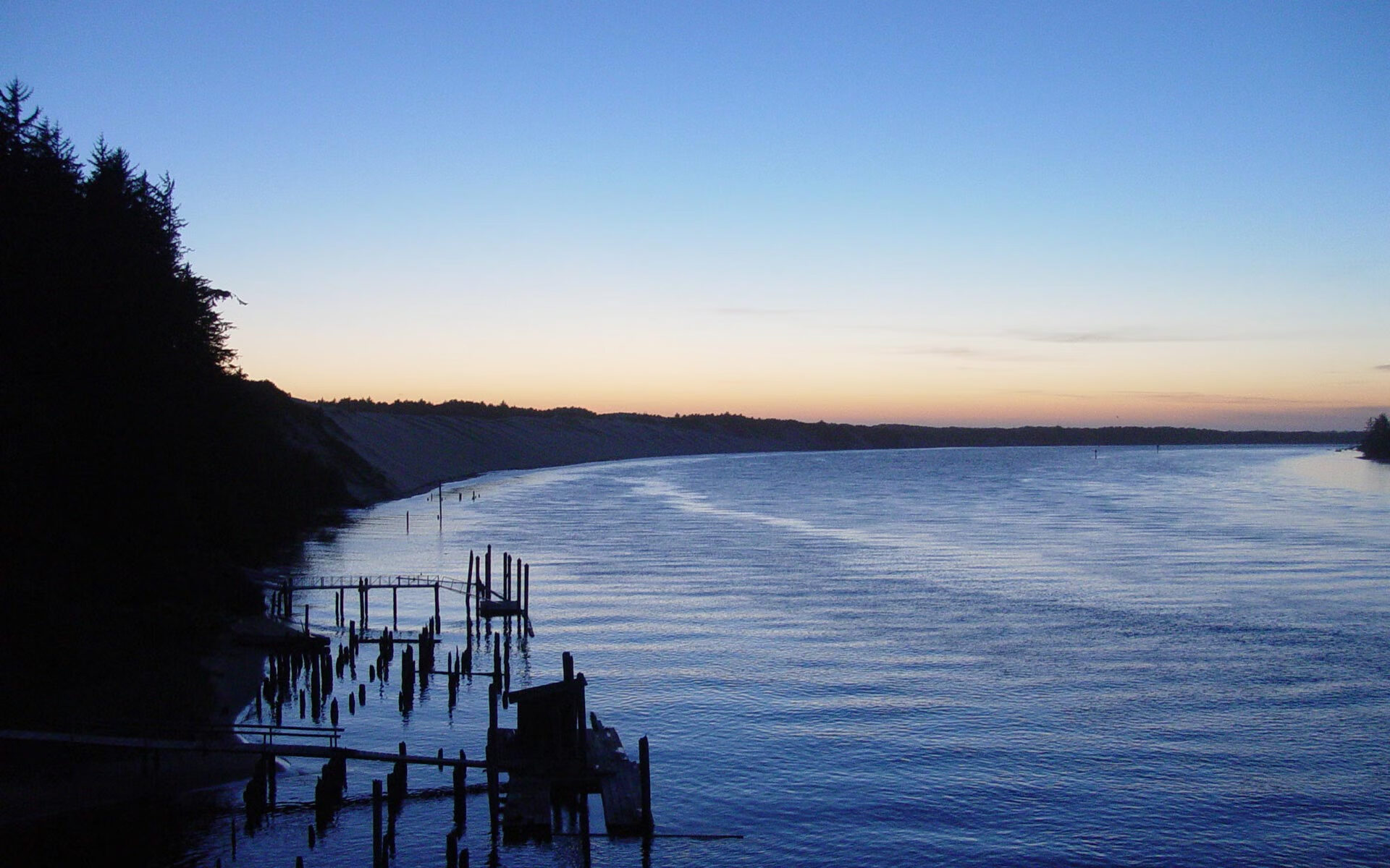 足球比赛赛季再度来袭,球队士气高昂,足球赛制介绍